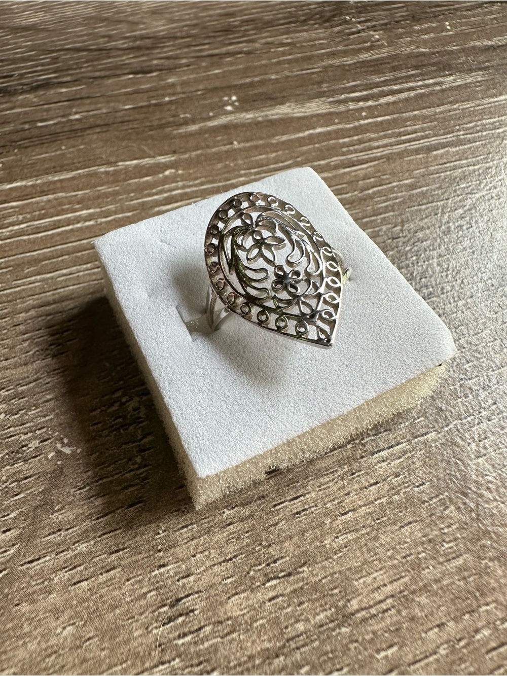 Silver Filigree Teardrop Ring - Elegant Women's Fashion - Picture 2 of 6